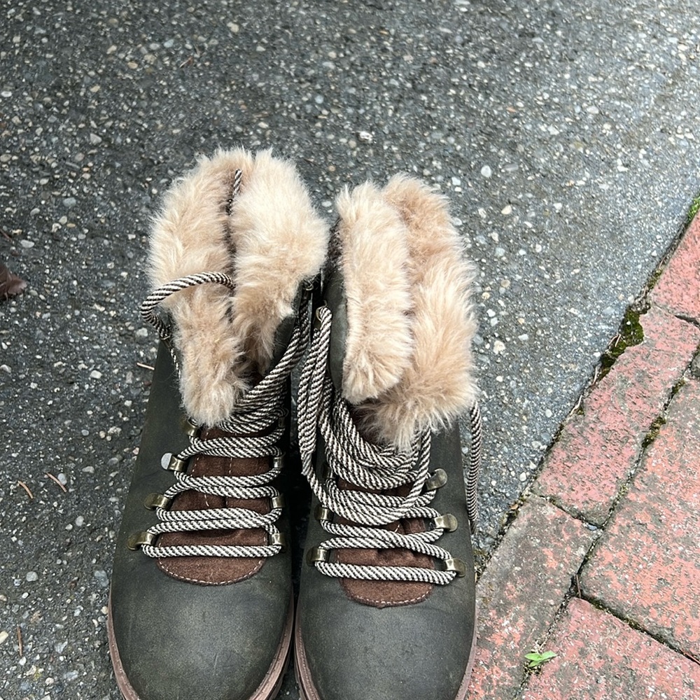 Green boots size 7